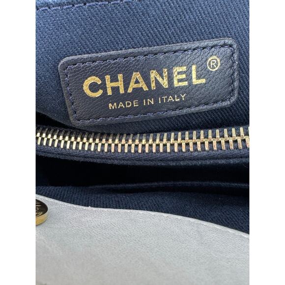 Chanel Vintage Chevron Quilted Shoulder Bag with CC Charm - Picture 7 of 9